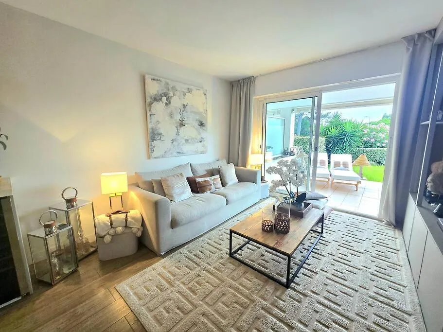 T2 Rdj Saint Raphael Front De Mer France